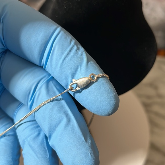 GUCCI STERLING SILVER CROSS 16” NECKLACE. - Picture 6 of 7